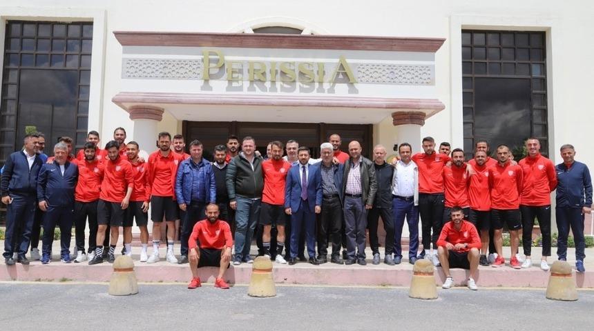 Belediye Başkanı Arı, Nevşehir Belediyespor kampını ziyaret etti