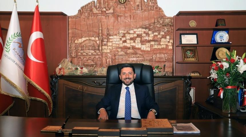 Nevşehir Belediye Başkanı Arı: &ldquo;Vandallığa destek olan sanat&ccedil;ılara Nevşehir&rsquo;in kapısı kapalı&rdquo;