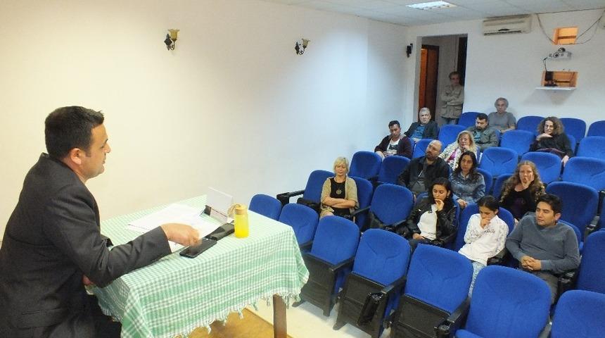 Kaş’ta ödüllü sanatçıdan şiir söyleşisi