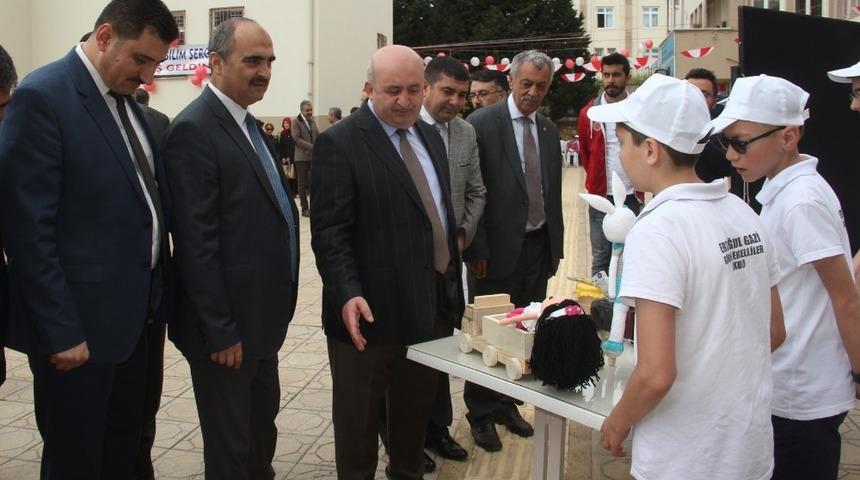 G&ouml;rme engelli &ouml;ğrencilerin T&Uuml;BİTAK sergisi