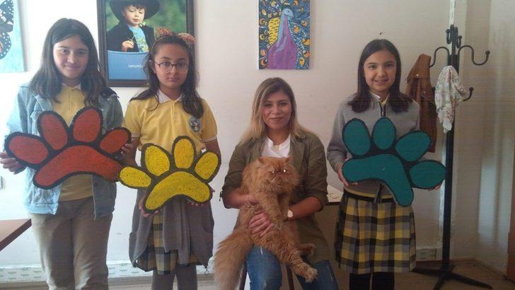 ’Bir pati de sen tut’ diyerek sokak hayvanlarına umut oldular G2