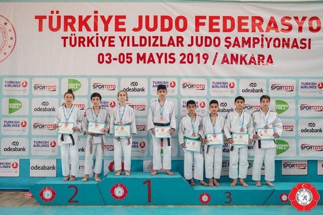 Kağıtsporlu judocular, Türkiye şampiyonasından 16 madalya ile döndü