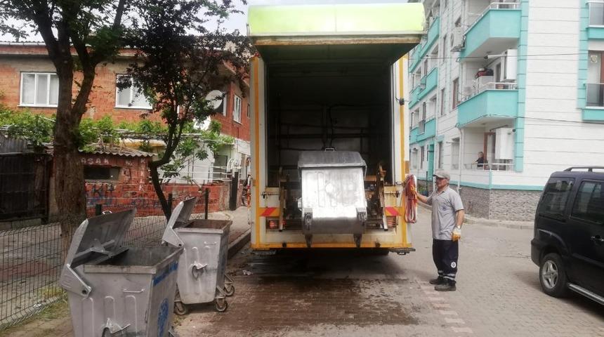 Biga&rsquo;da &ccedil;&ouml;p konteynerleri yıkanıp, dezenfekte edildi