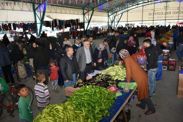 Başkan Bozkurt Ramazan’ın ilk pazarında esnafla buluştu