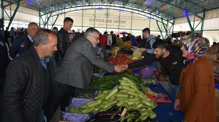 Başkan Bozkurt Ramazan&rsquo;ın ilk pazarında esnafla buluştu
