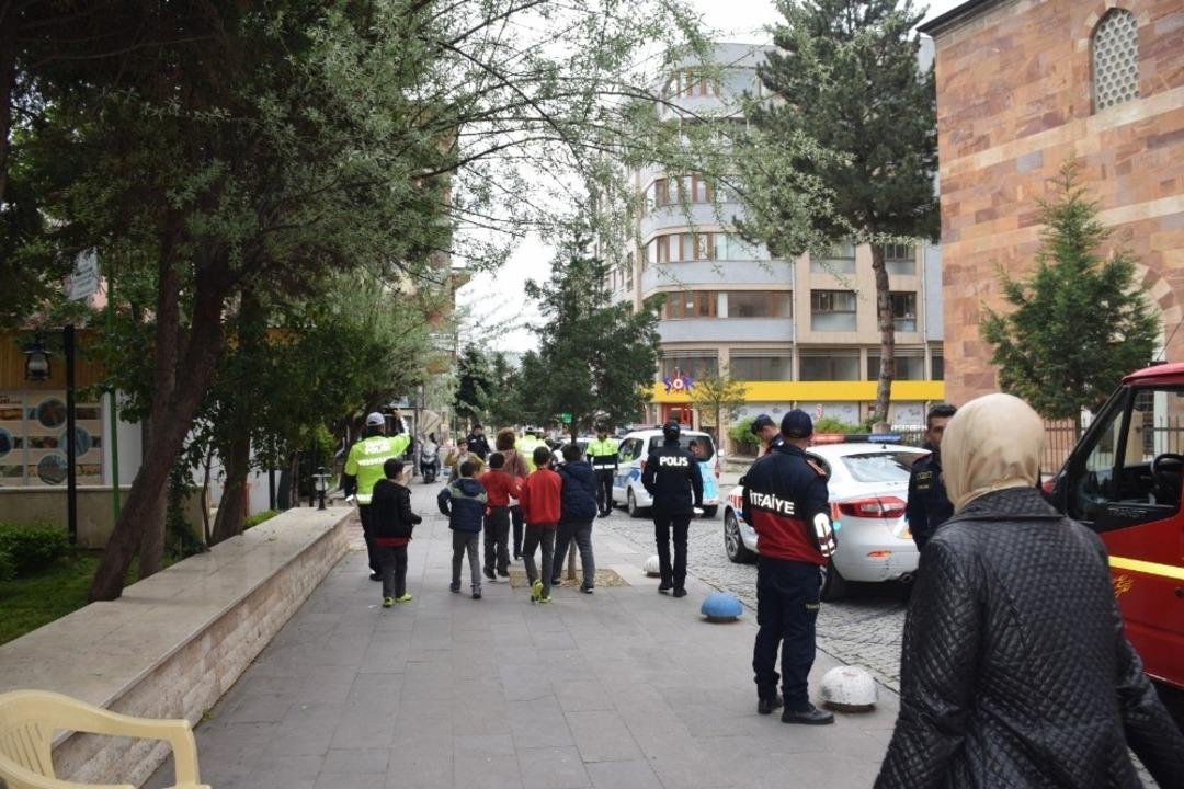 Trafik Haftası etkinliği renkli g&ouml;r&uuml;nt&uuml;lere sahne oldu