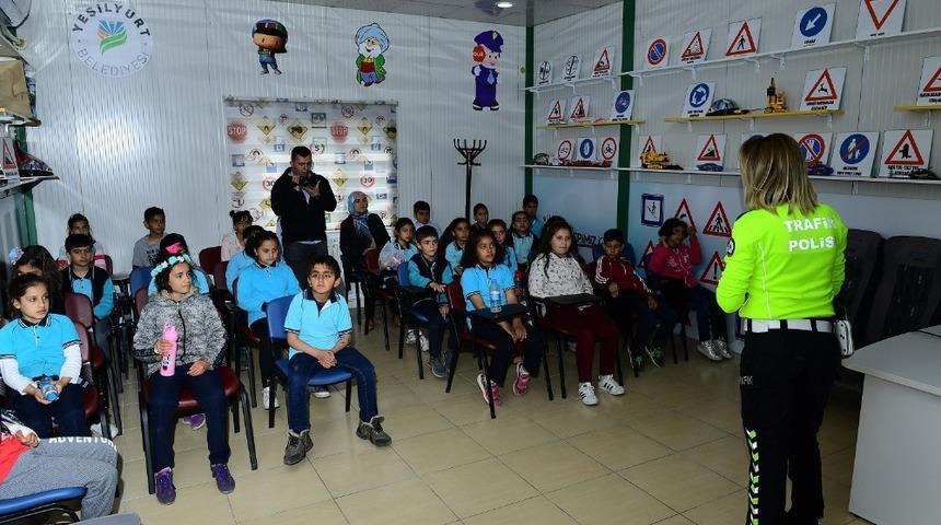 Minik &ouml;ğrencilere trafik eğitimi verildi