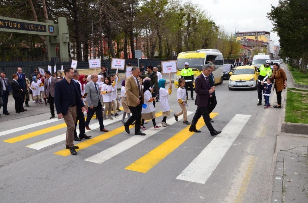 Tatvan&rsquo;da &ldquo;Yaya &Ouml;nceliği ve Yaya G&uuml;venliği&rdquo; uygulaması
