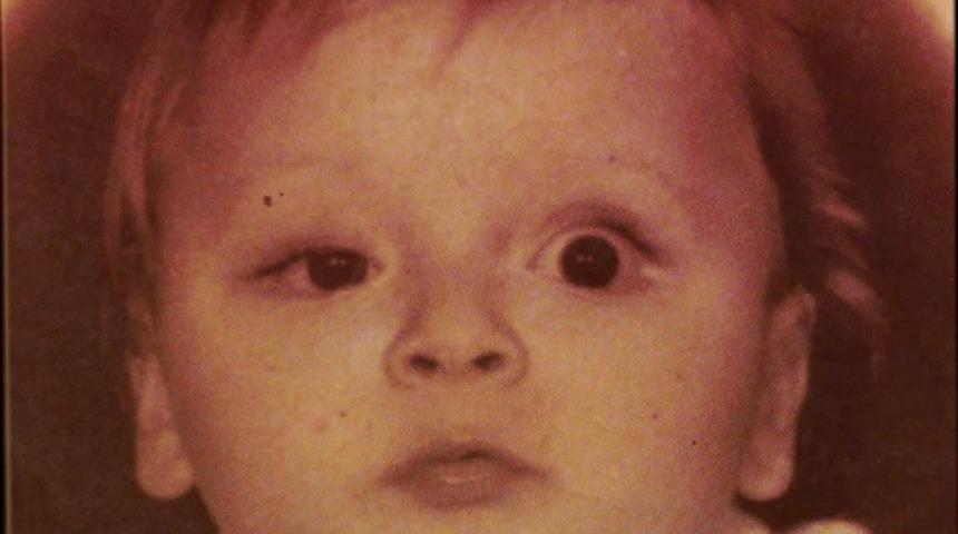 Hayko Cepkin yeni klibinde ge&ccedil;mişine yolculuk yaptırıyor