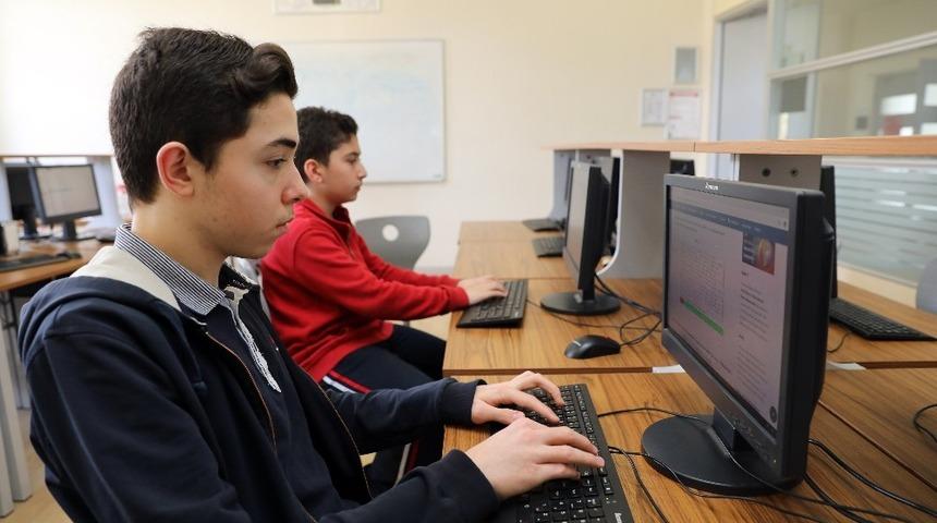 SANKO &ouml;ğrencisi d&uuml;nya klavye şampiyonasında birinci oldu