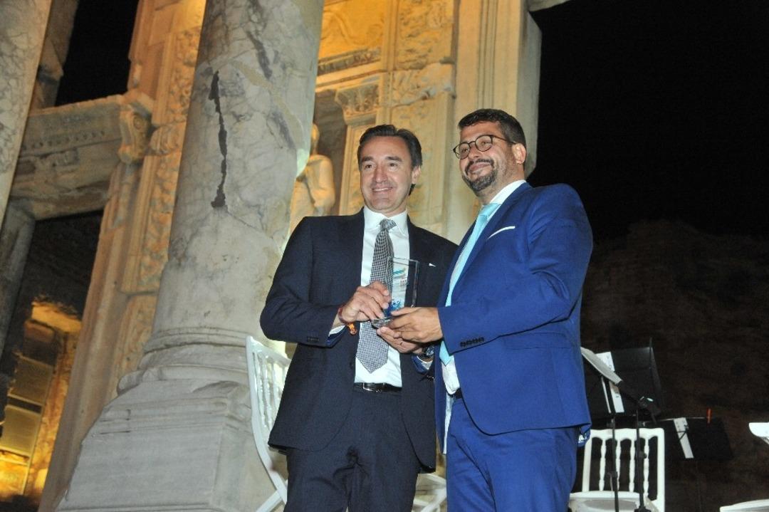 Kuşadası, d&ouml;rt g&uuml;n boyunca d&uuml;nya kruvaziyer sekt&ouml;r&uuml;n&uuml;n başkenti oldu