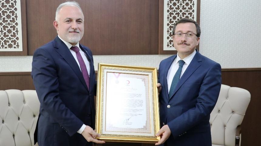 Kızılay&rsquo;dan İn&ouml;n&uuml; &Uuml;niversitesine bronz madalya