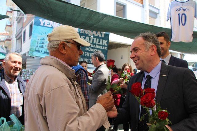 Başkan Öndeş’ten Annelere çiçek