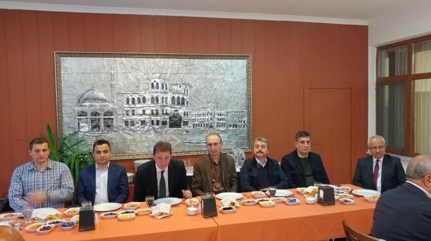 İl&ccedil;e m&uuml;ft&uuml;l&uuml;ğ&uuml;nden protokole iftar yemeği