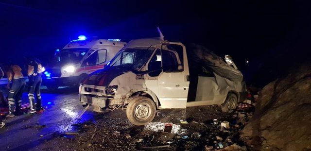 Hakkari’de trafik kazası:2 yaralı