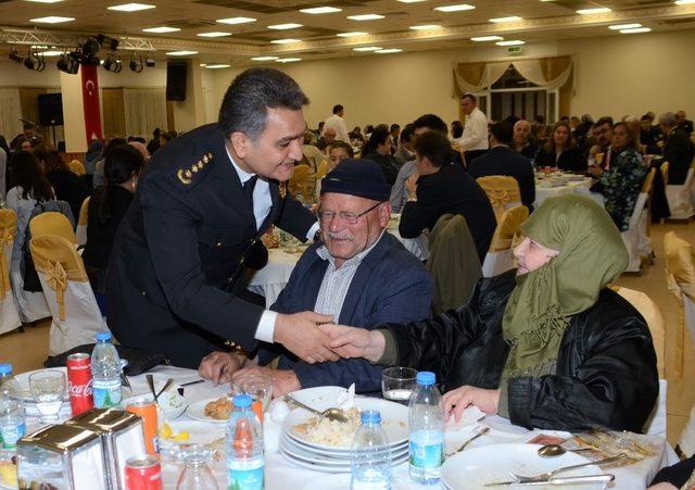 Balıkesir Emniyetinden Şehit ve Gazi Ailelerine iftar yemeği