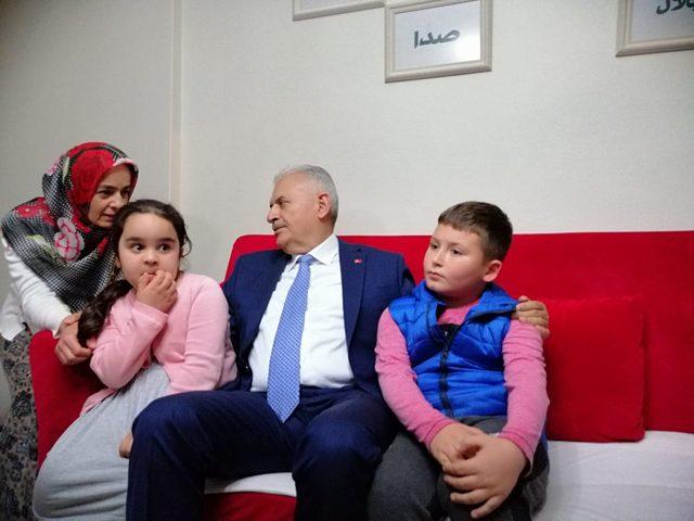 Binali Yıldırım, Pendik'te teravih namazı sonrası vatandaşlara seslendi