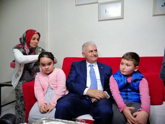 Binali Yıldırım, Pendik'te teravih namazı sonrası vatandaşlara seslendi