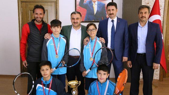 Kayseri Kort Tenis Turnuvasının Şampiyonu; Develi