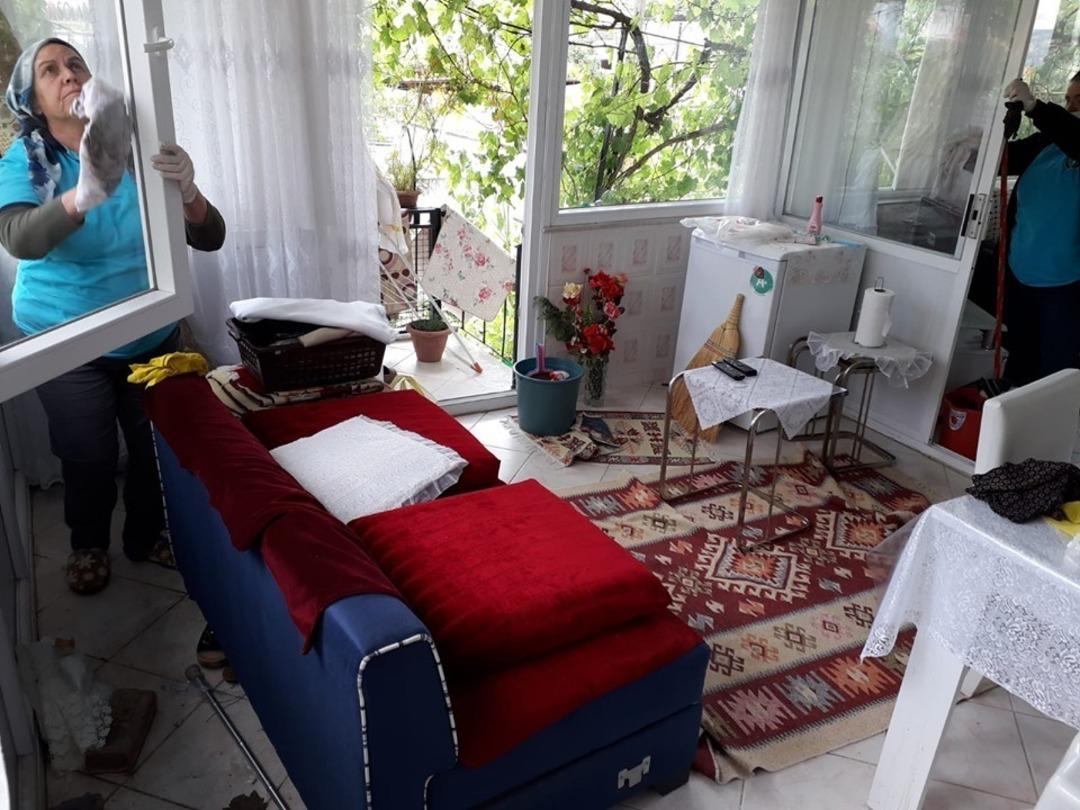 Ko&ccedil;arlı&rsquo;da &rsquo;Beyaz Eller Temizlik Ekibi&rsquo; &ccedil;alışmalarına başladı