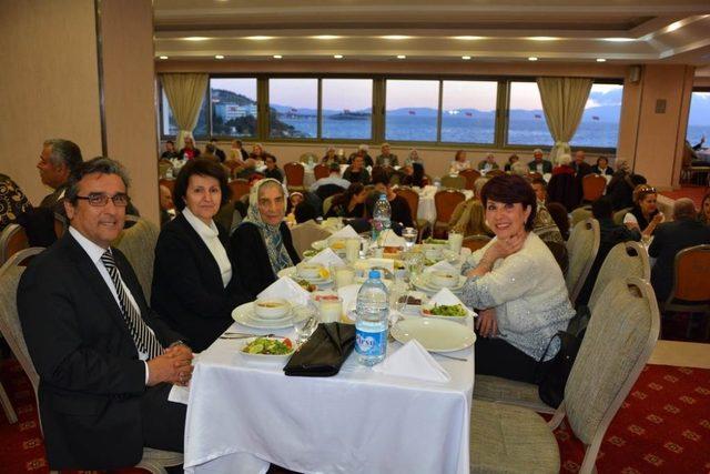 Kuşadası’nda şehit aileleri ve gaziler onuruna iftar yemeği