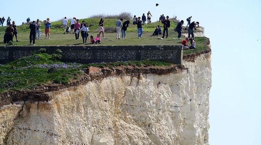 Turistlerin İngiltere'deki tehlikeli merakı 