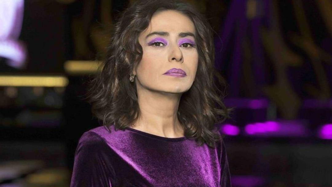 Kızını g&ouml;zlerden uzakta b&uuml;y&uuml;tt&uuml;!