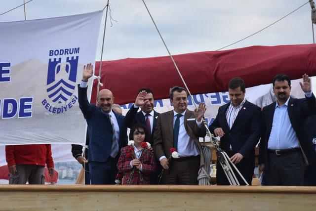 Samsun'a yolundaki 'STS Bodrum' gemisi İzmirliler ile buluştu