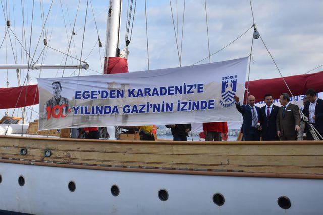 Samsun'a yolundaki 'STS Bodrum' gemisi İzmirliler ile buluştu