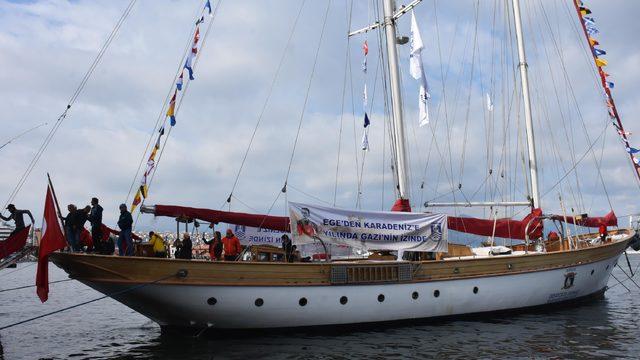 Samsun'a yolundaki 'STS Bodrum' gemisi İzmirliler ile buluştu