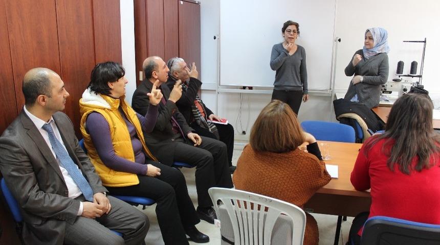 (&Ouml;zel) İŞKUR personeli engelliler i&ccedil;in işaret dili &ouml;ğrendi