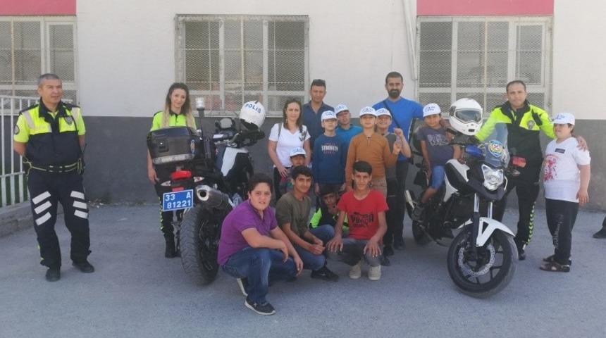 Tarsus&rsquo;ta &ouml;ğrencilere trafik eğitimi