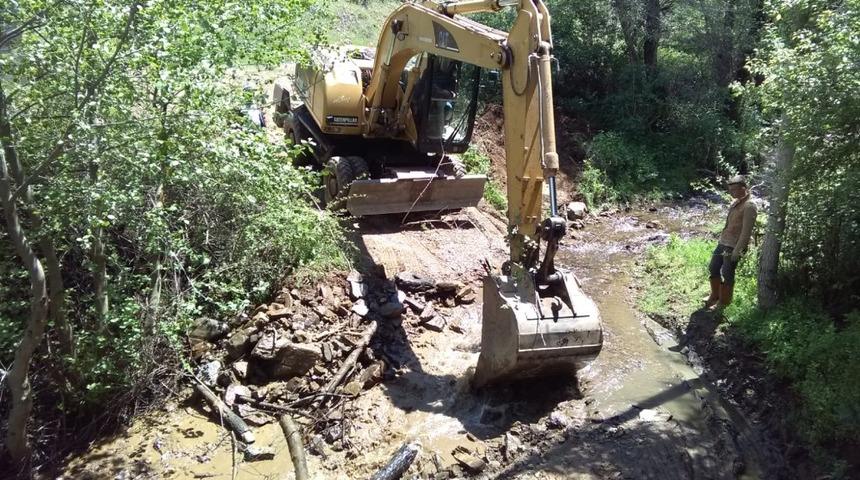 Alaşehir&rsquo;in kırsal mahallelerinde yol &ccedil;alışması
