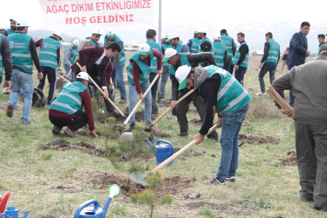 H&uuml;k&uuml;ml&uuml;ler &lsquo;Adalet Ormanı&rsquo;na fidan dikti