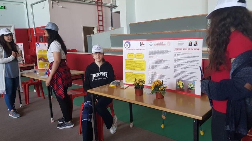 Fatih Fen Lisesinde TÜBİTAK bilim fuarları kapsamında bilim şenliği düzenlendi