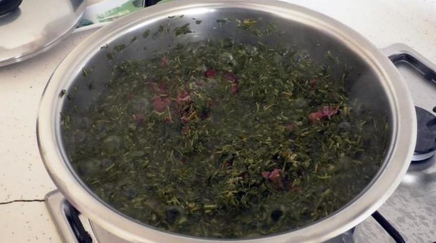 Kırlardan toplanıyor! Pastırmayla pişince tadından yenmiyor