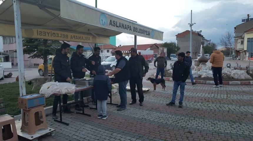 Aslanapa’da her gün 100 kişiye iftar yemeği