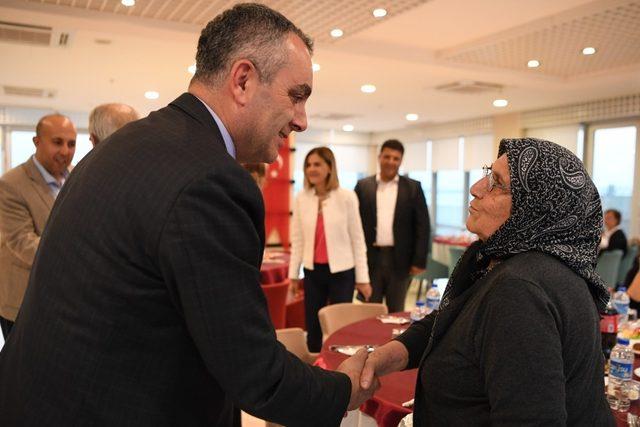 Başkan Esen, şehit annelerine iftar verdi