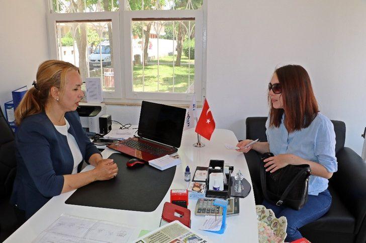 Antalya’nın muhtar azası Rus gelini mesaiye başladı G4