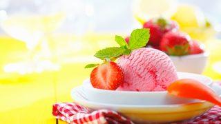 Ev yapımı çilekli dondurma tarifi