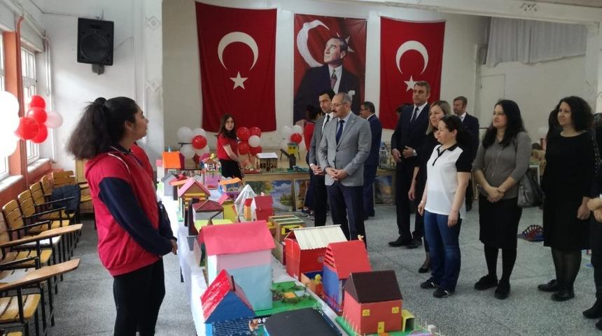 Eskişehir Battalgazi Ortaokulu&rsquo;nda &lsquo;Yıl Sonu Sergisi&rsquo; yoğun ilgi g&ouml;rd&uuml;