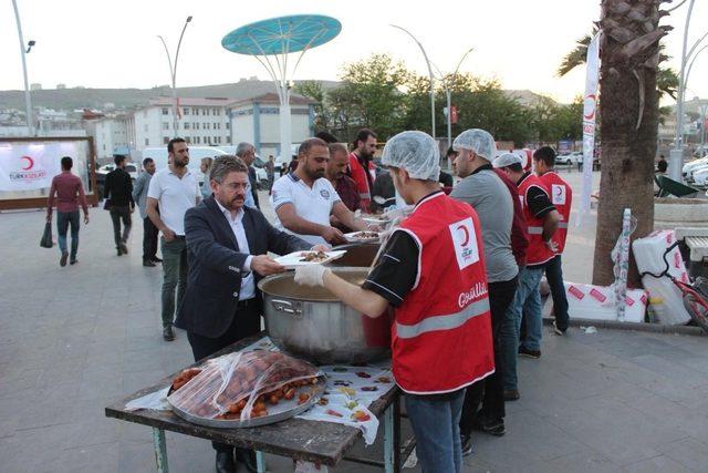 Cizre TSO ve Kızılay iş birliği ile iftar çadırı açıldı