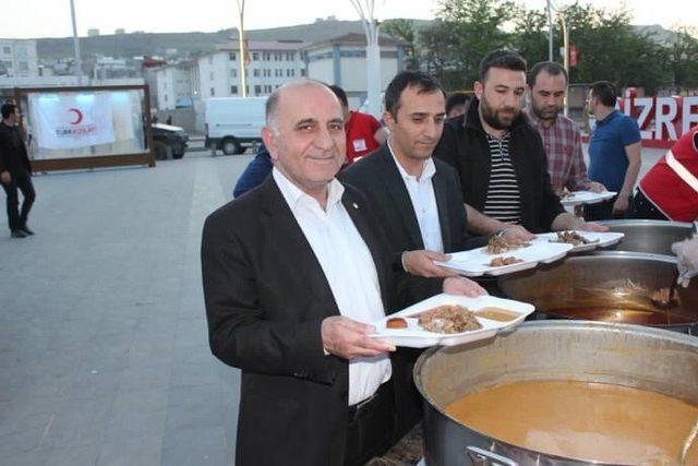 Cizre TSO ve Kızılay iş birliği ile iftar çadırı açıldı