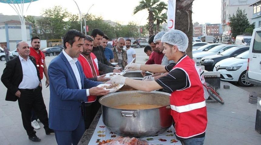 Cizre TSO ve Kızılay iş birliği ile iftar &ccedil;adırı a&ccedil;ıldı