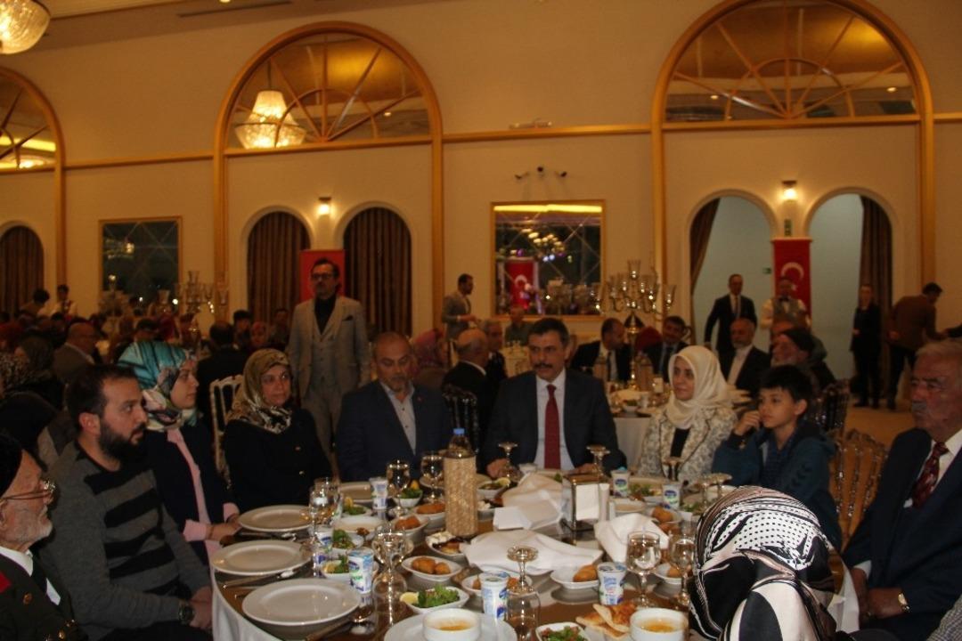 &Ccedil;orum Valiliğinden şehit ailelerine iftar
