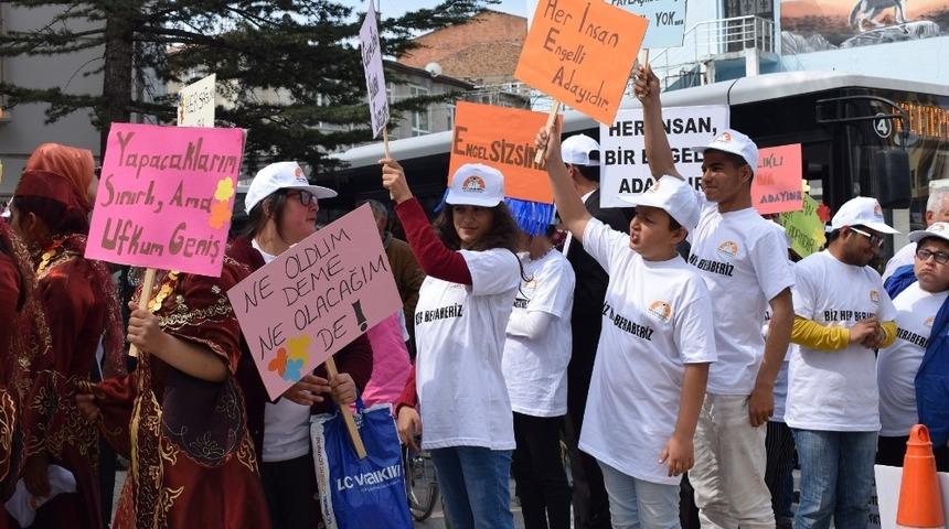 Engelliler haftası&rsquo;nda farkındalık y&uuml;r&uuml;y&uuml;ş&uuml;