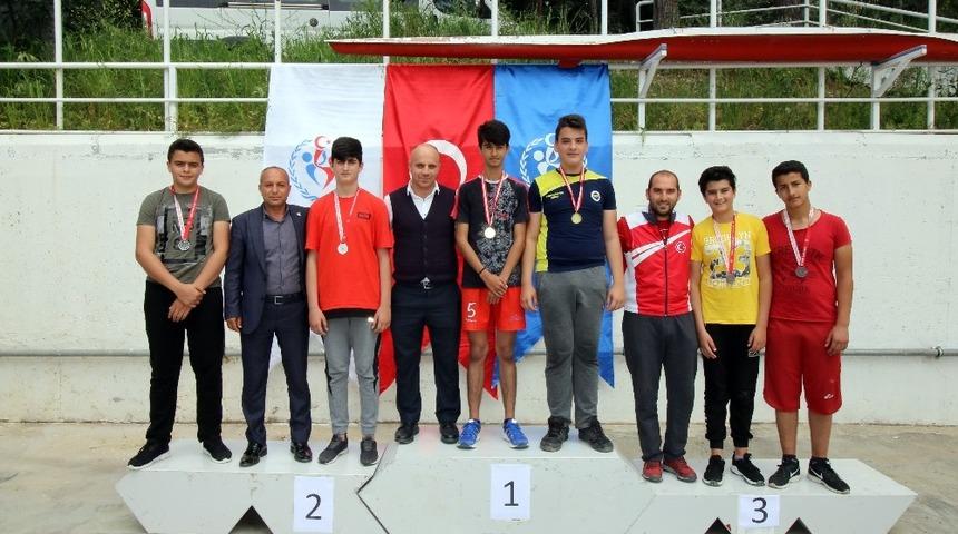 Adana&rsquo;da Okullararası K&uuml;rek Yarışları yapıldı