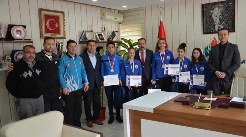 Başarılı sporculardan İl Müdürü Yıldız’a ziyaret