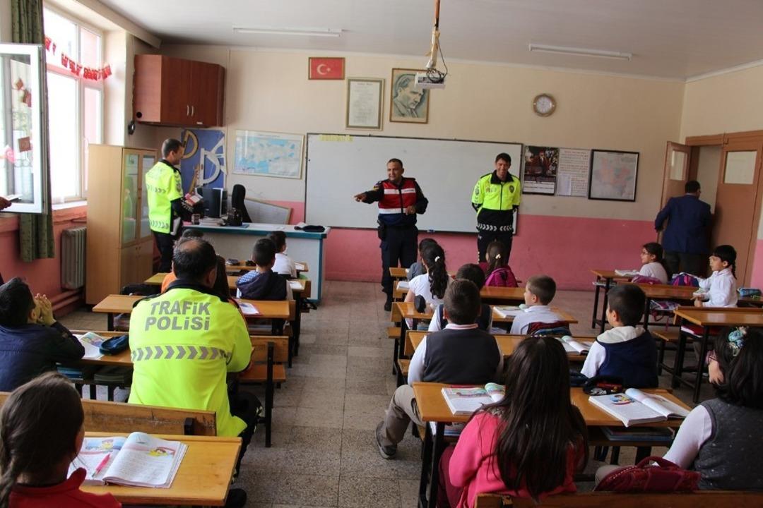 Kula&rsquo;da &lsquo;Yaya &ouml;nceliği&rsquo; i&ccedil;in denetimler artıyor