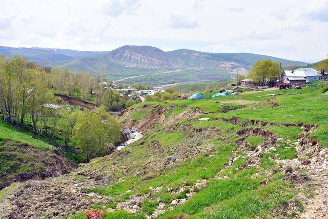 Muş'ta köylülerin heyelan korkusu